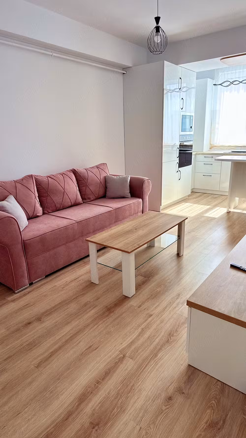 De vanzare apartament nou, la cheie, in centrul statiunii Saturn, 200m de plaja.
