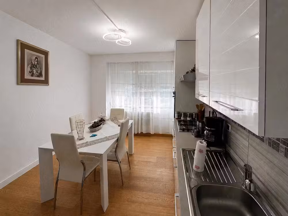 Vand apartament 2 camere decomandat RENOVAT TOTAL BARLAD VASLUI