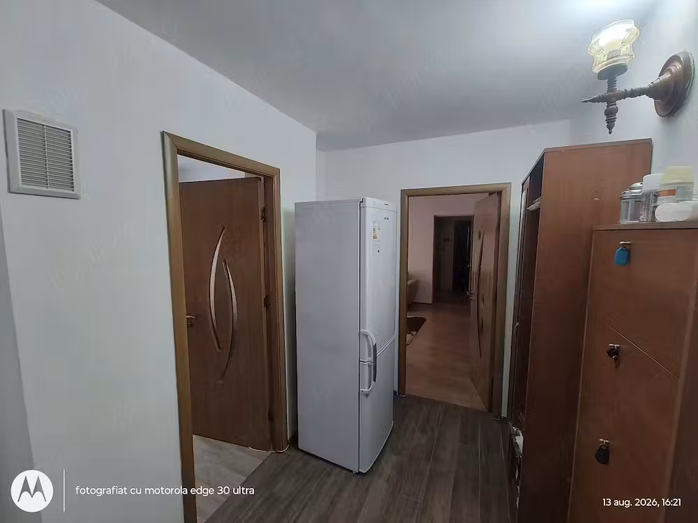 Vând apartament cu 2 camere parter