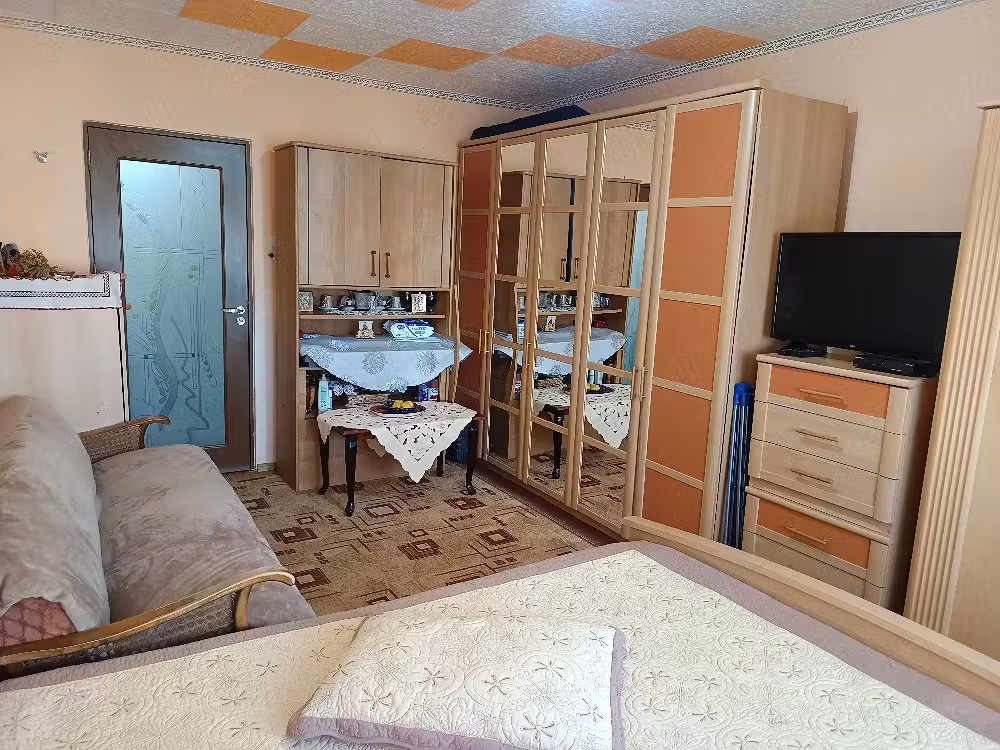 Vînd Garsonieră pe Calea București lîngă stomatologie