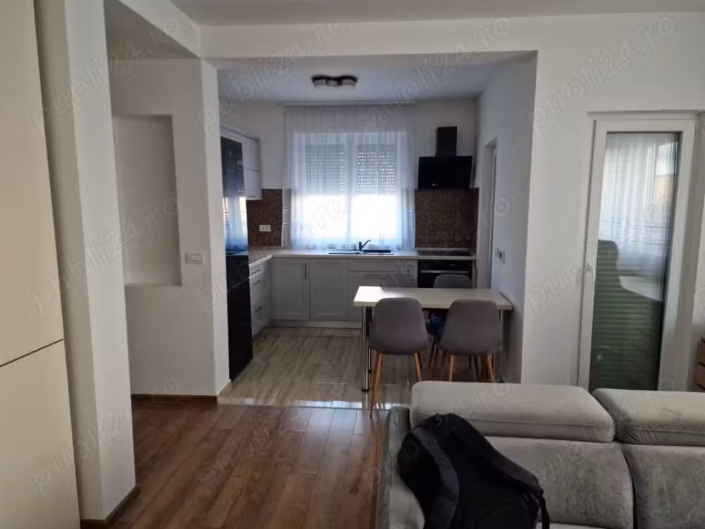 Vând apartament 3 camere, 2 locuri parcare, Dumbravita direct de la propietar