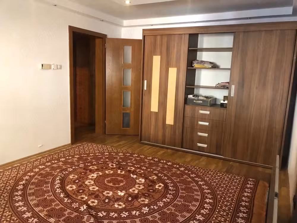 Închiriez apartament 2 camere în zona Soarelui