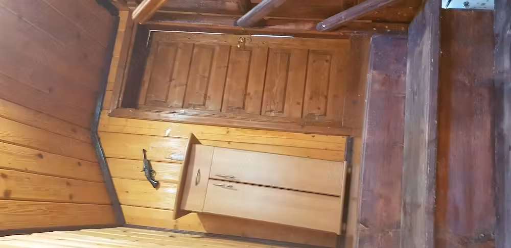 Vand 2 cabane lemn in Vadu Negrilesei