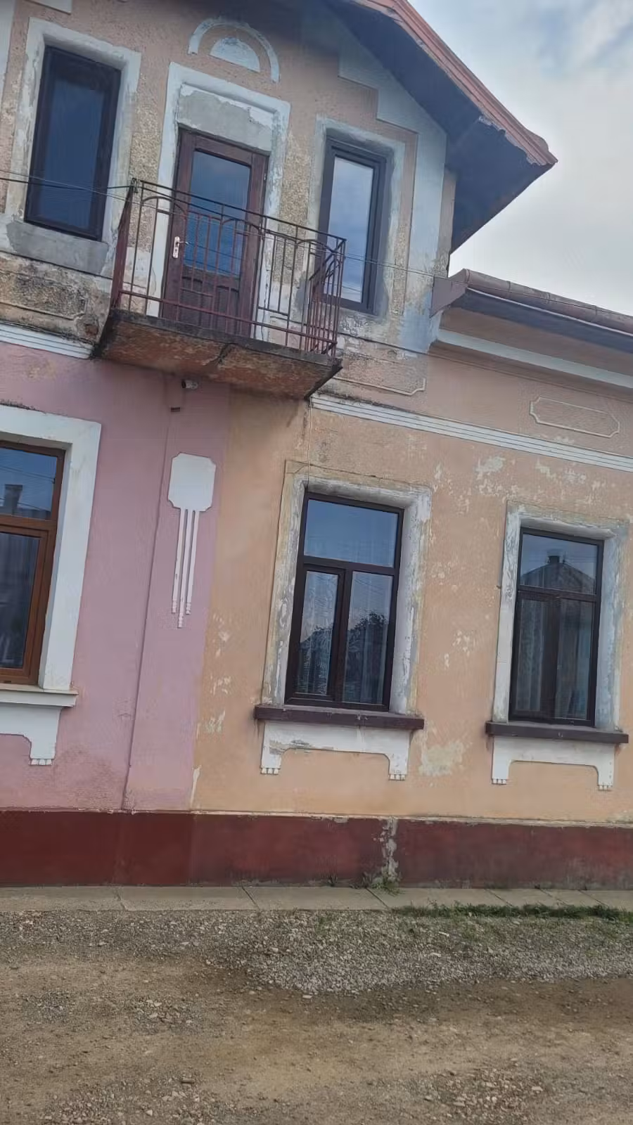 Casa de vanzare, cu gradina, zona semicentrala, negociabil