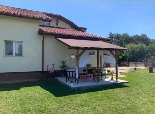Casă Floresti-Stoenesti