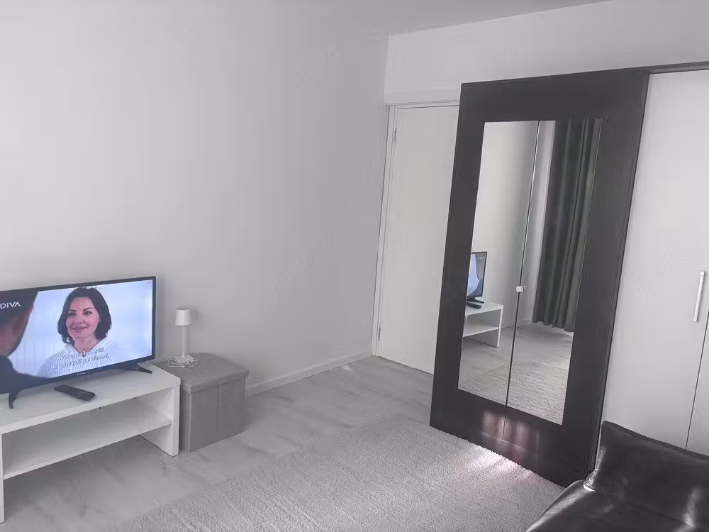 inchiriez apartament 3 camere Valea Ialomitei