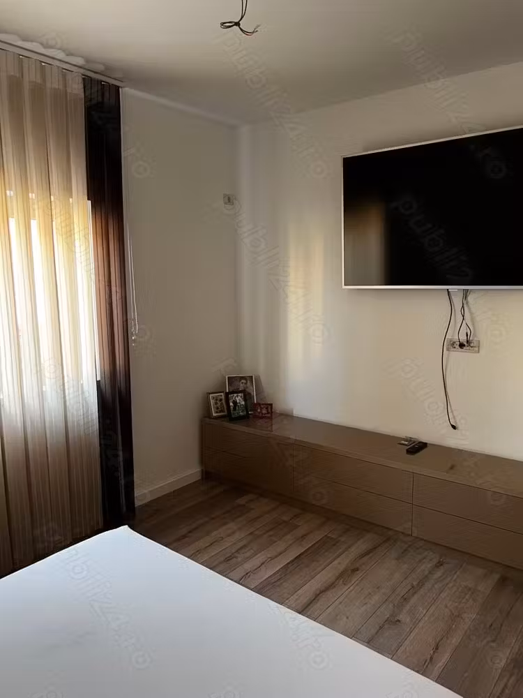 Vând jumătate duplex pe parter în Mosnita Nouă