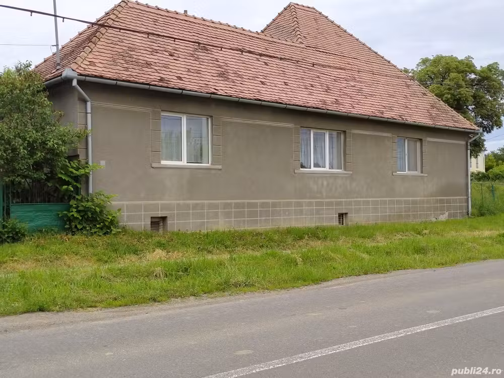 Casa cu 5 camere, 176 mp, teren 83 ari, pod betonat, 2 cladiri anexe