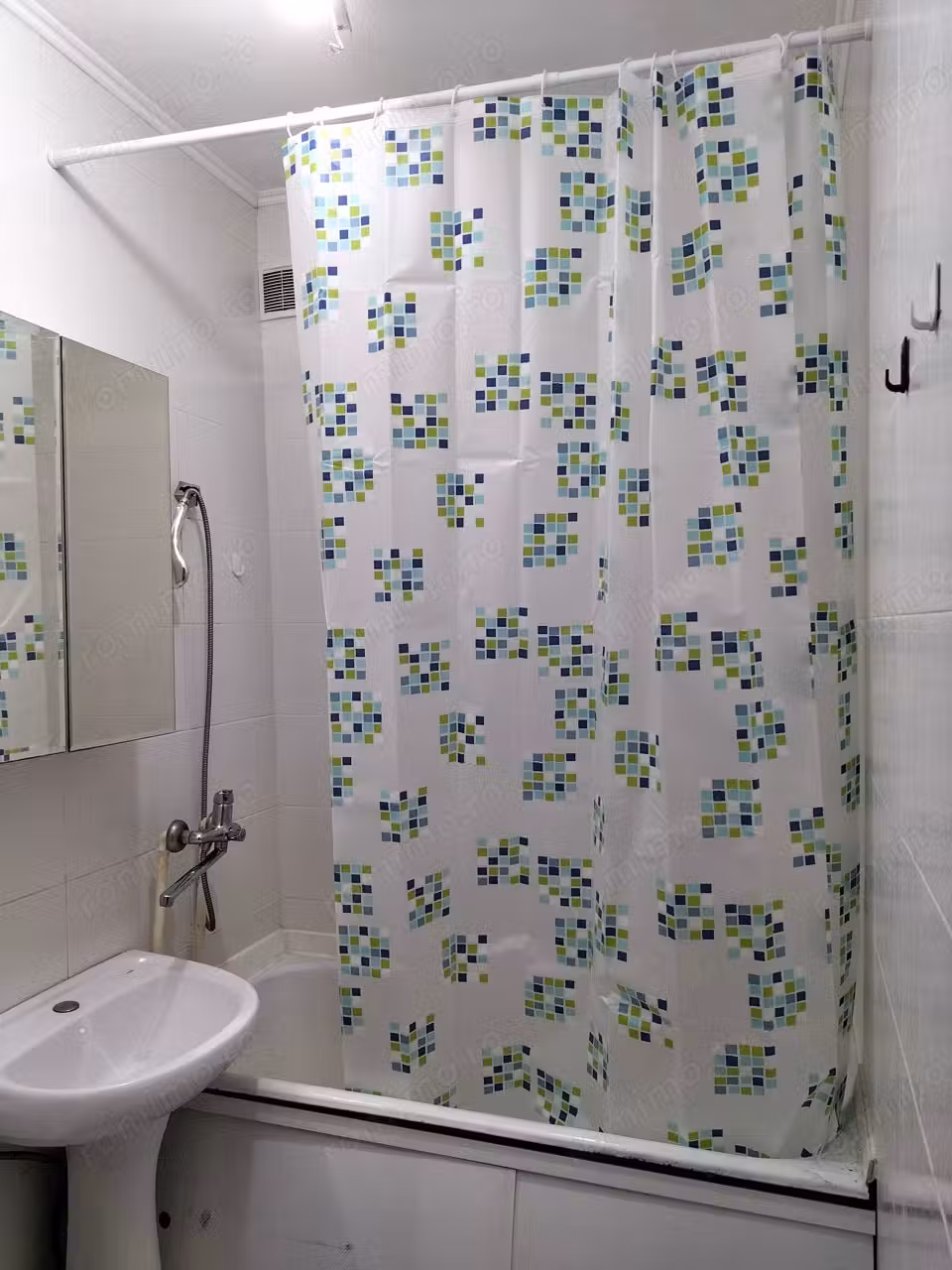 Inchiriez garsoniera zona Doamna Ghica