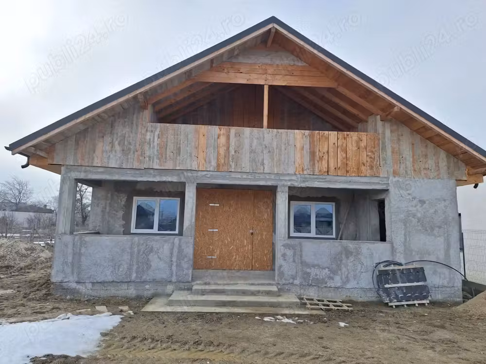 Vând casă la roșu Câmpineanca în spatele gării din Focșani