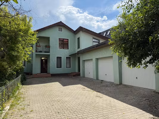 Casă Floresti