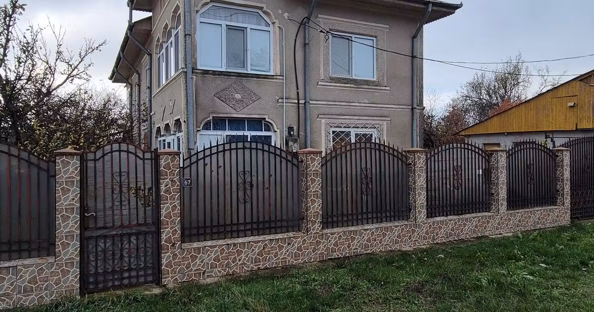 Casă de vânzare cu 3 camere în Balaci