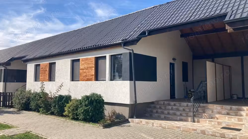 Vand sau inchiriez proprietate in Deva, Santuhalm compusa din 4 case insiruite la cheie