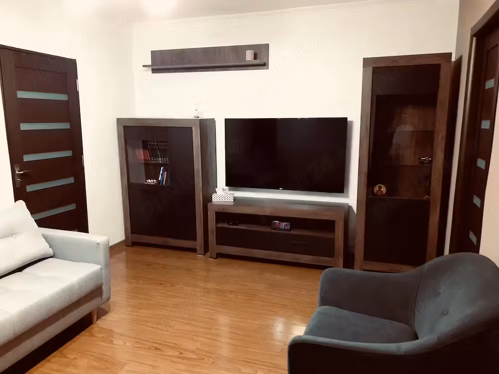 Vând apartament 2 camere zona centrala. Complet mobilat gata de mutare