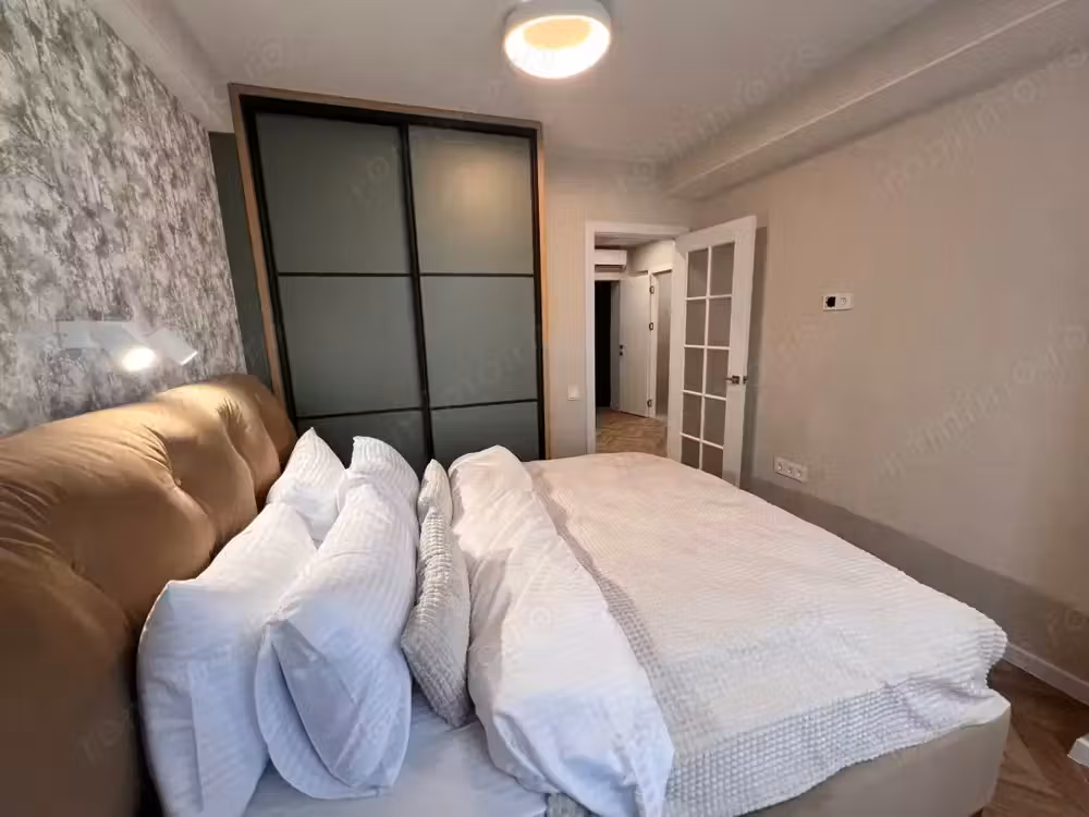 Ofer spre inchiriere garsoniera in zona Timpuri Noi