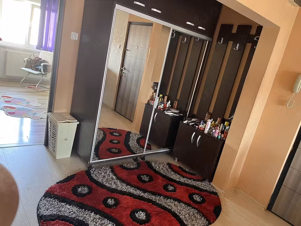 Vând apartament 3 camere
