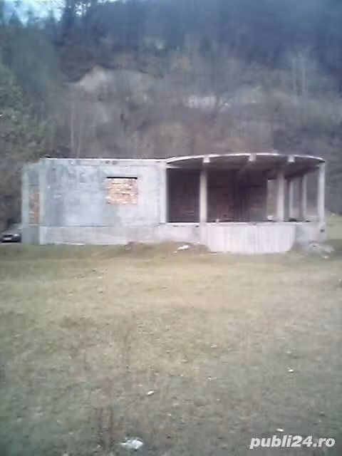 Casă · 4 camere · 200 m², Podu Dambovitei, Câmpulung