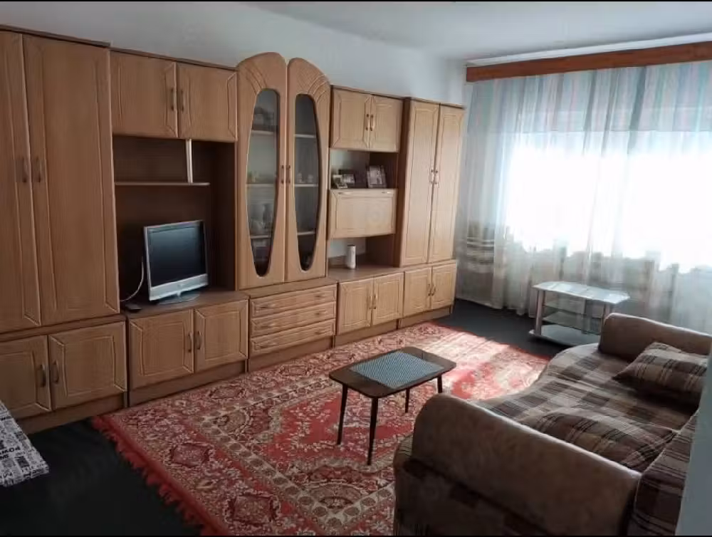 Vând apartament cu 2 camere in Comănești