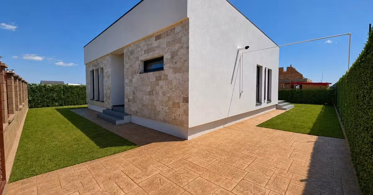 Casă de vânzare cu 3 camere în Berceni
