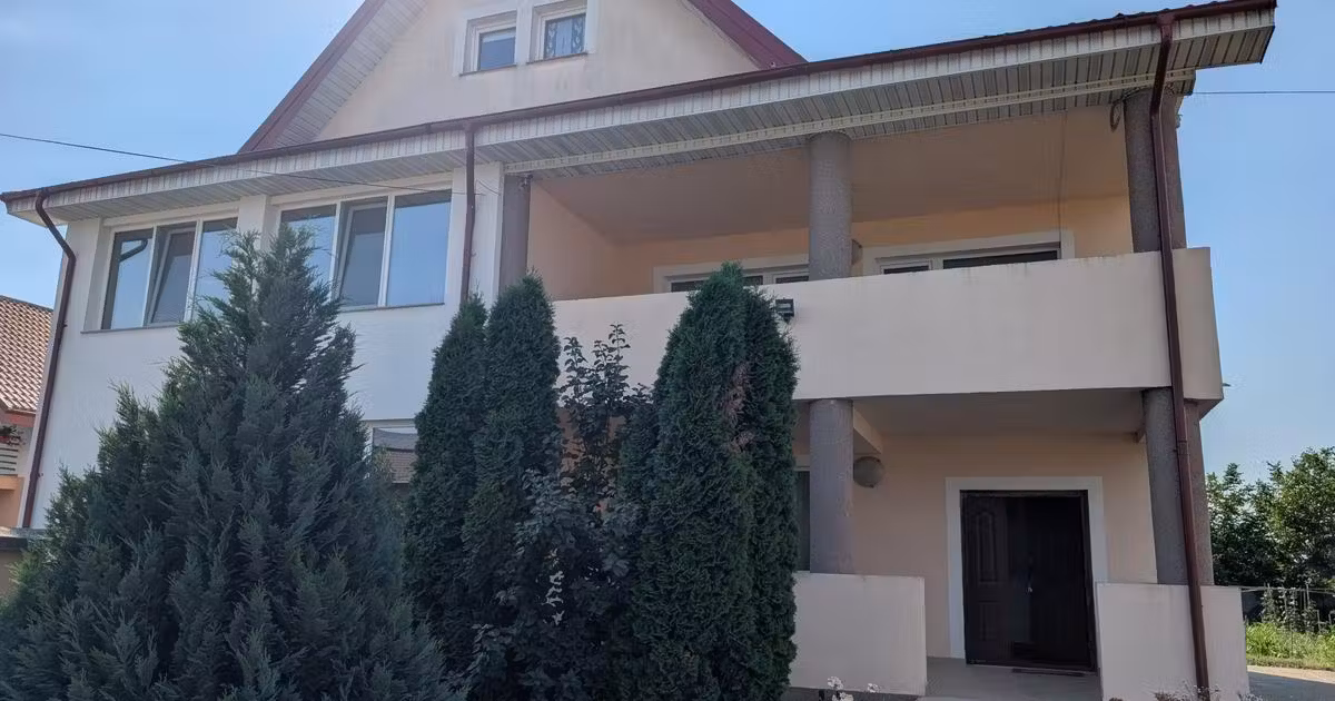 Duplex de vânzare cu 5 camere, mobilat în Lilieci