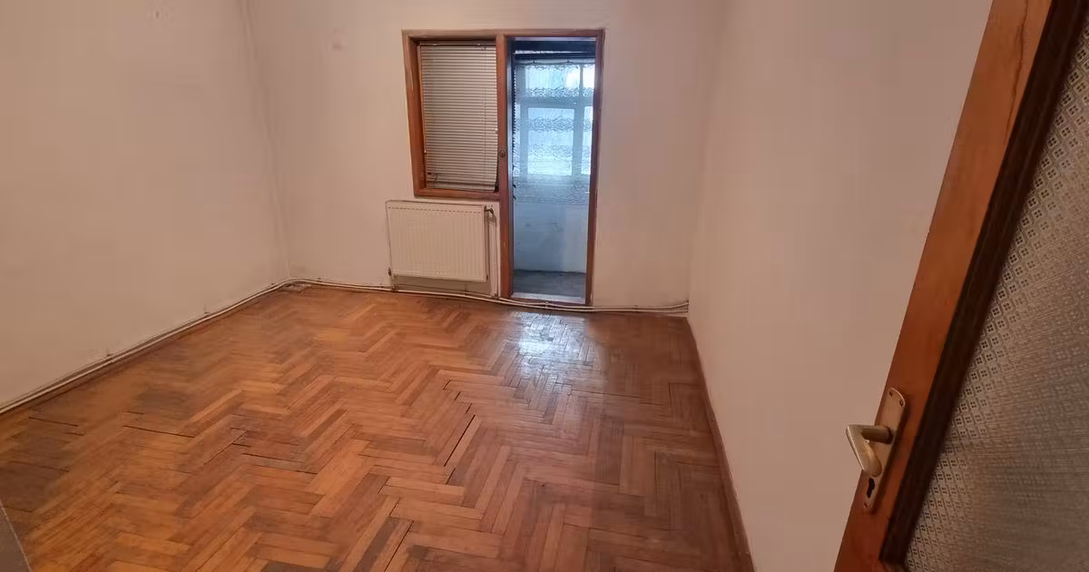Apartament de vânzare cu 3 camere în zona Central, Bacău