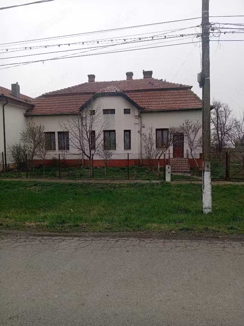 Casa Beregsau Mic caramida strada principala ,teren mare