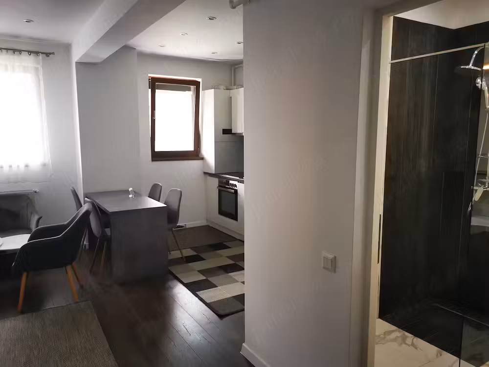 Apartament 2 camere si living decomnadat disponibil imediat