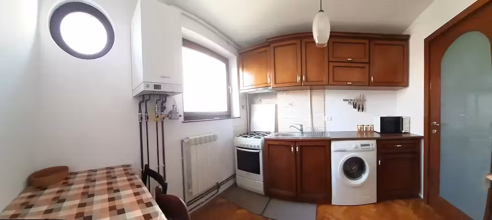 Proprietar, inchiriez 2 camere Complex Studentesc