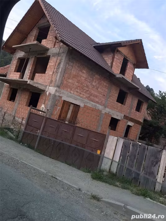 Casă Poiana Marului
