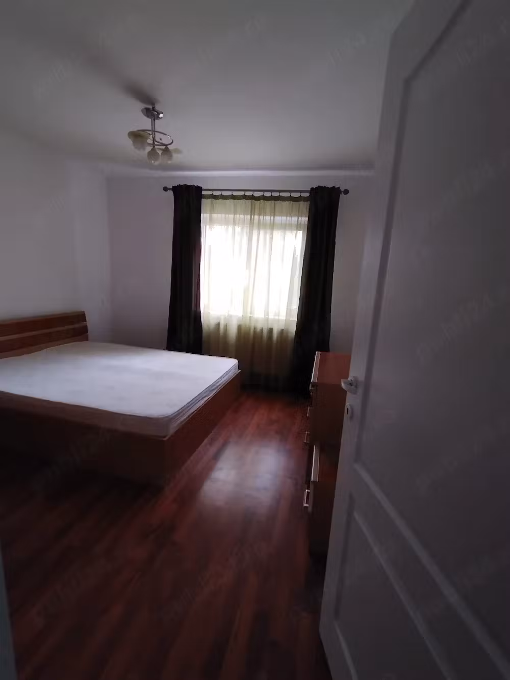 Proprietar - Vând apart. cu 2 camere Trivale Complex II, 52mp, bloc 1985, Centrală Proprie, Renovat