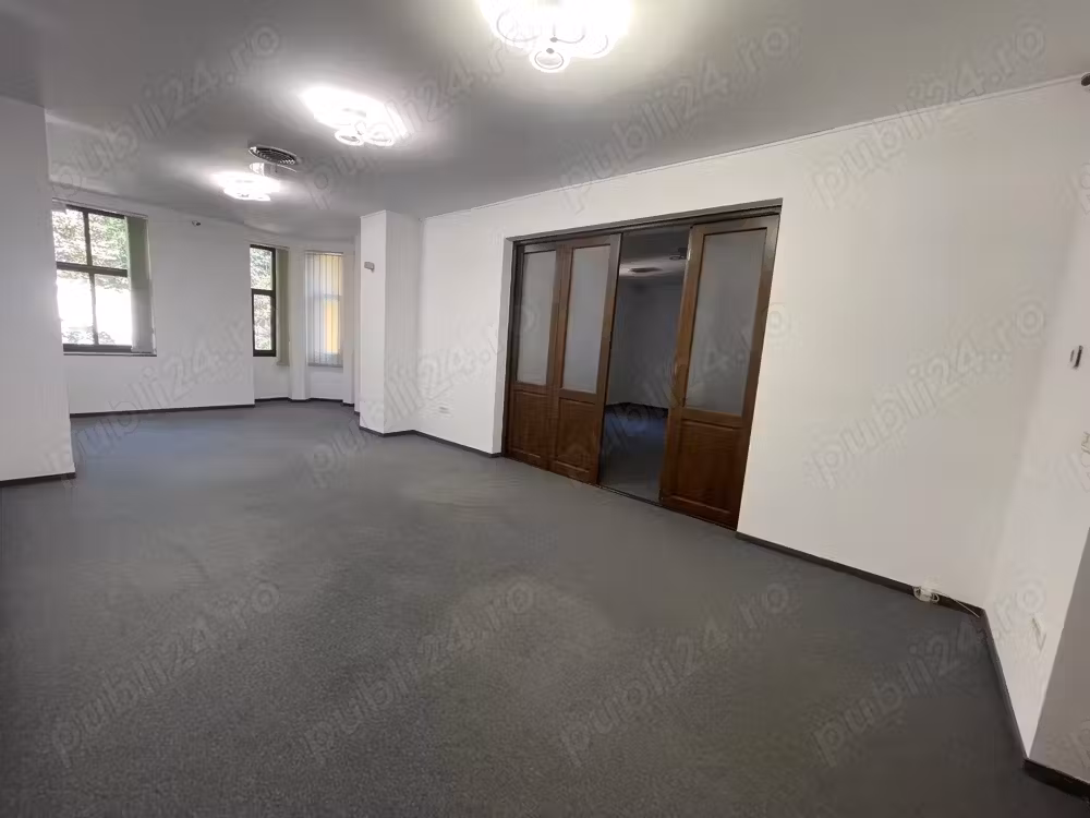 INVESTITIE. 5 camere, Et. 1, 200 mpu, 3 Ap. in cladire, 3 locuri parcare, Central - Piata 700