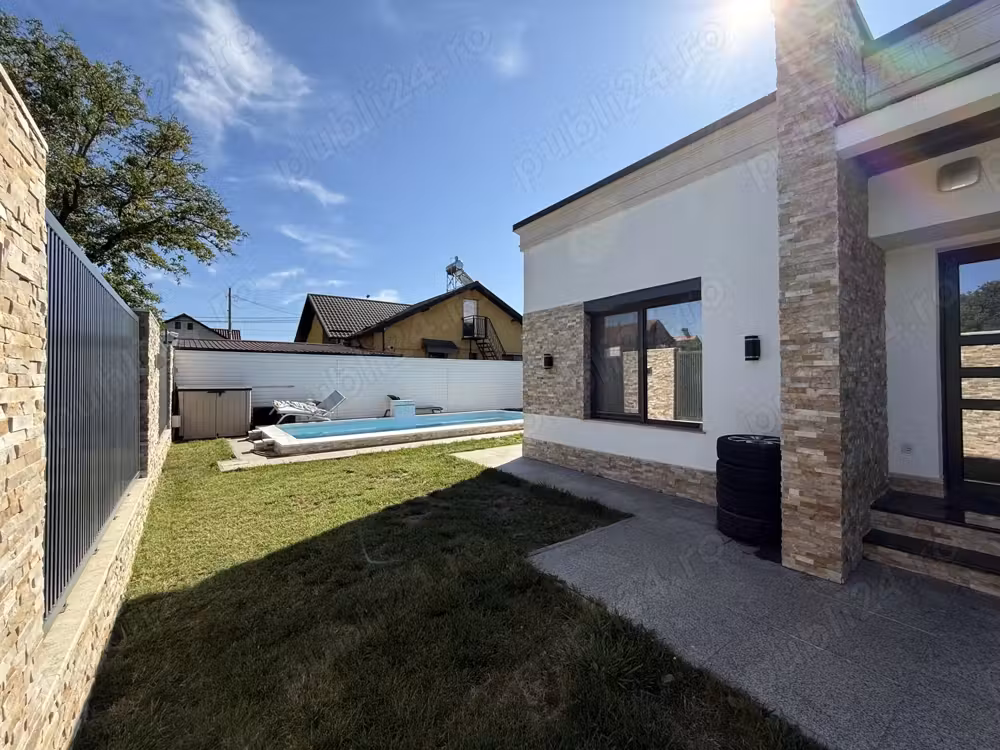 Casa cu piscina in Zavoi