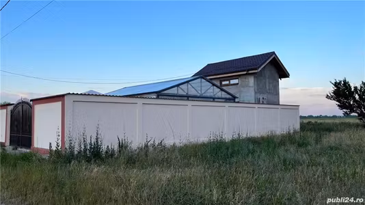 Casă Racari