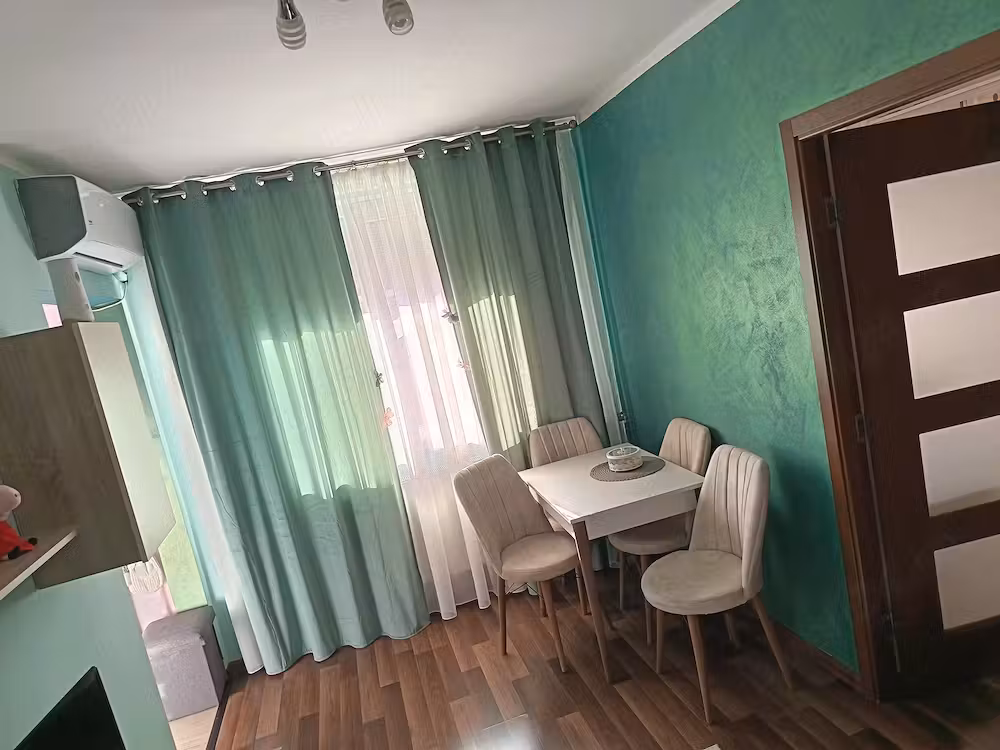 Dau în chirie apartament cu doua camere