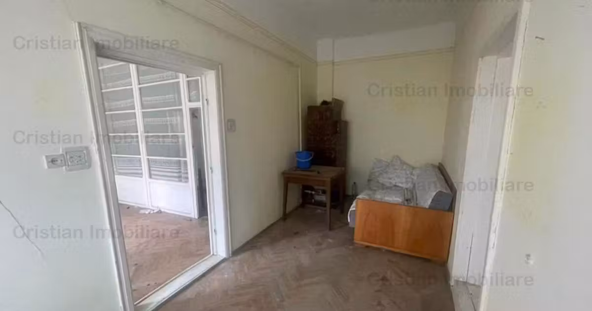 Casă de vânzare cu 3 camere în zona Central, Brăila