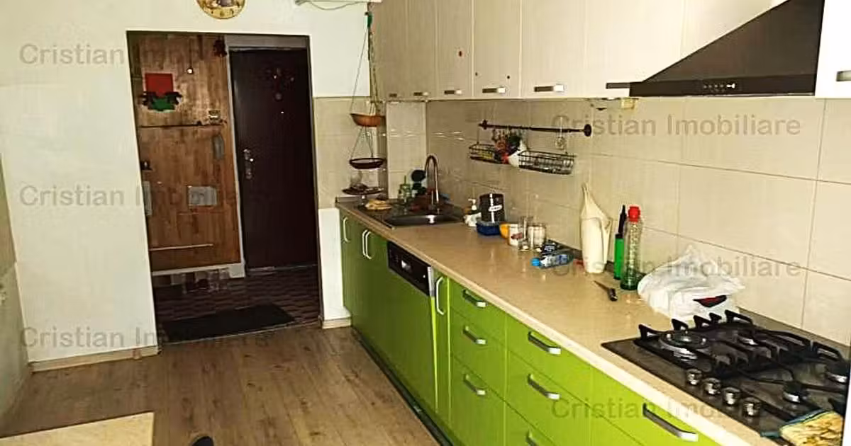 Apartament de vânzare cu 3 camere în zona Viziru 3, Brăila