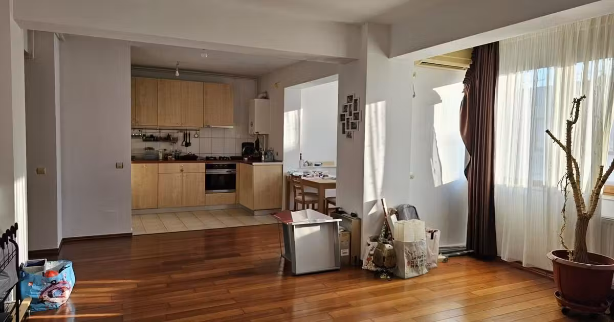 Apartament de vânzare cu 2 camere, mobilat în zona Titan, Sector 3