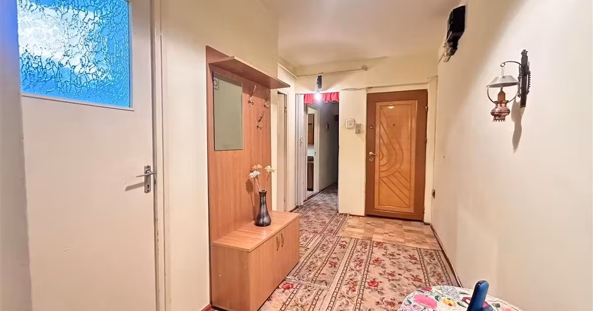 Apartament de vânzare cu 3 camere în zona Astra, Brașov