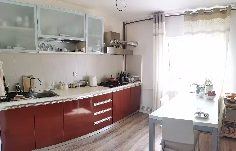 Anunt proprietar: vand apartament 2 camere decomandat, centrala proprie, gata de mutat, bloc '91