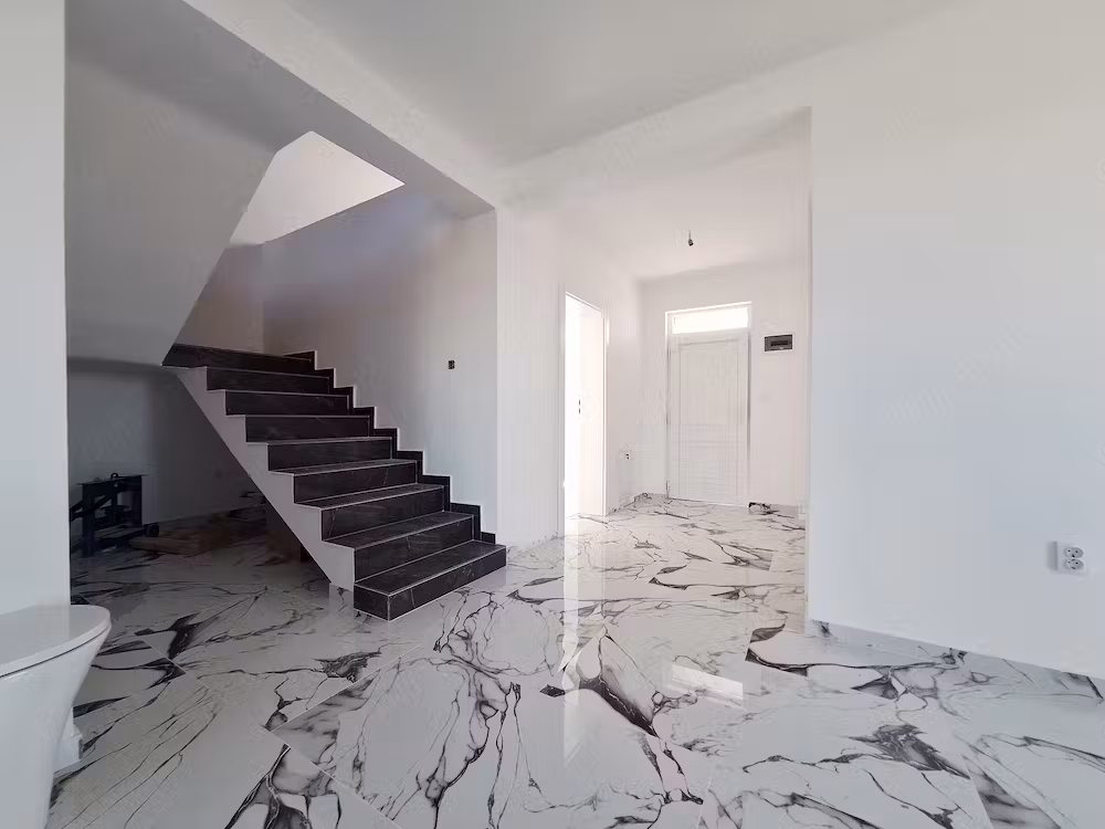 Casa individuala. Aproape de Uzina de apa. Curte generoasa.