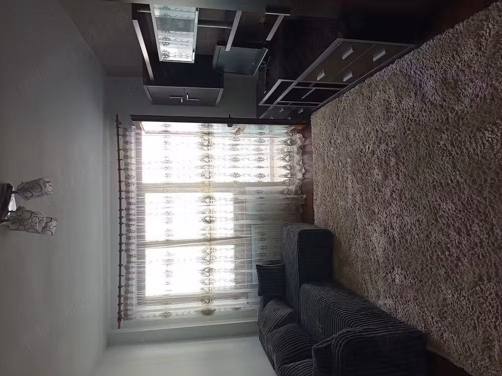 Închiriez apartament cu 2 camere decomandat,in G enescu