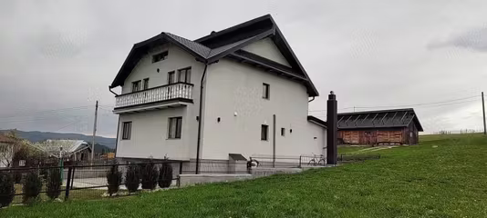 Casă Dealu Floreni