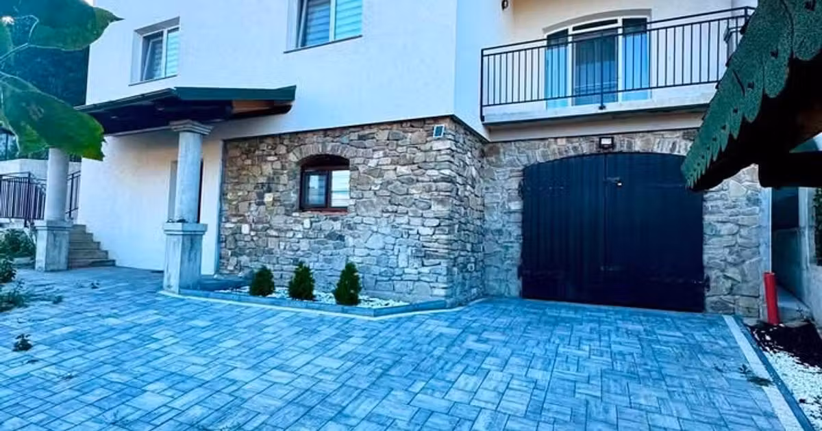 Casă individuală de vânzare cu 5 camere în Slatina