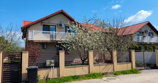 Casă Glina