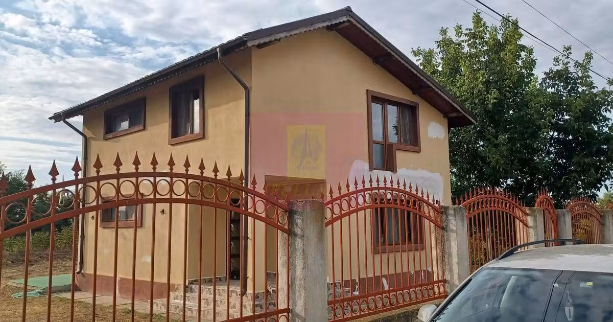 Casă individuală de vânzare cu 4 camere, mobilată în Săbăreni