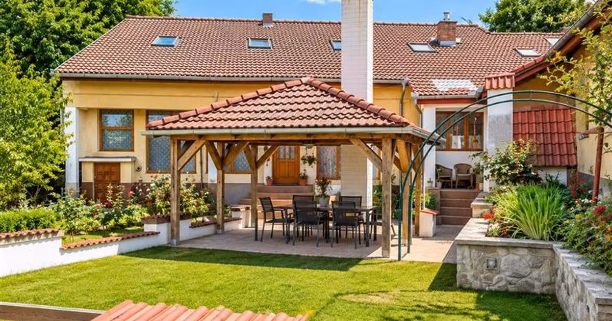 Casă individuală de vânzare cu 9 camere în zona Central, Sfântu Gheorghe