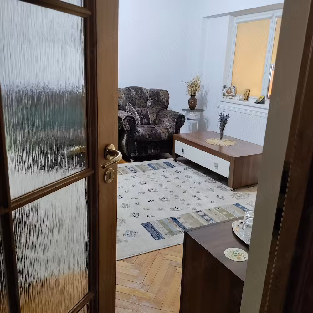 Apartament cu 4 camere de vânzare Alexandria