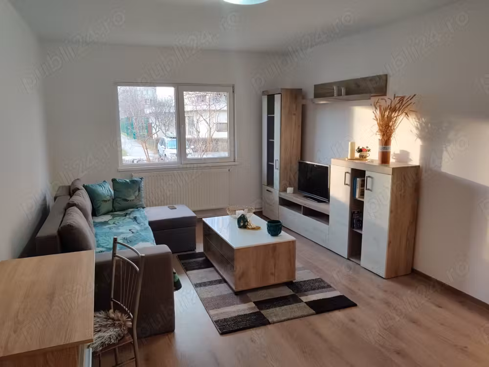 Inchiririez apartament 3 camere cu parcare, zona Tractorul