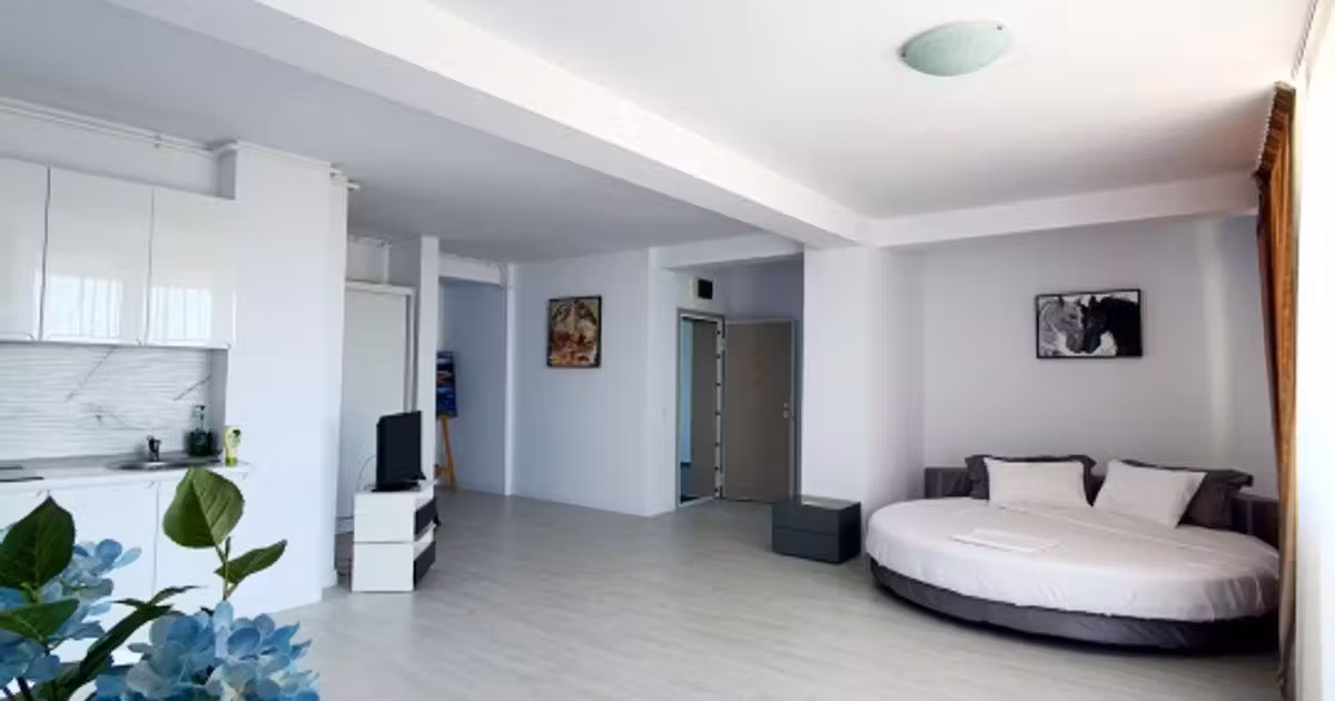 Apartament de vânzare cu 3 camere, mobilat în Mamaia