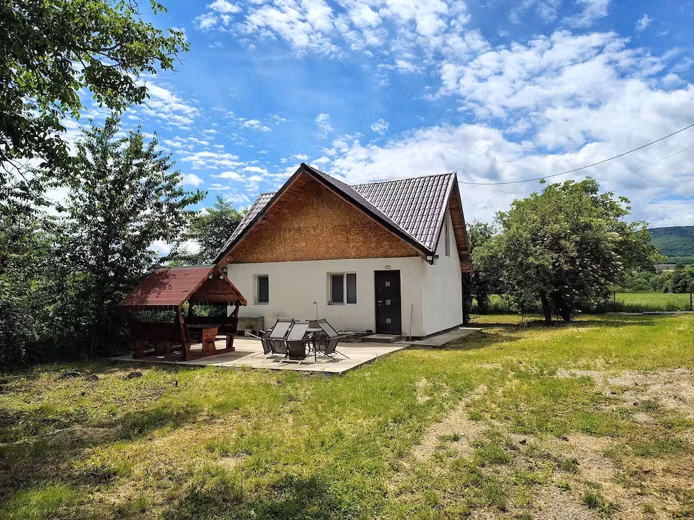 Casă · 4 camere · 65 m², Negresti ,, Piatra-Neamț